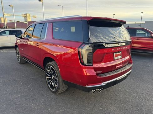 Used 2025 Chevrolet Suburban High Country image 5