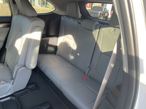 New 2026 Toyota Highlander Platinum AWD/4WD image 17