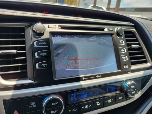 Used 2019 Toyota Highlander XLE AWD/4WD image 27