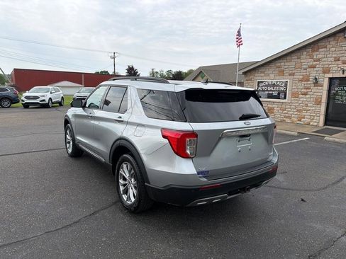 Used 2022 Ford Explorer XLT w/ Equipment Group 202A AWD/4WD image 3