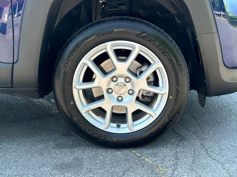 Used 2020 Jeep Renegade Latitude w/ Cold Weather Group AWD/4WD image 28