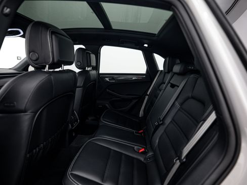 Certified 2025 Porsche Macan GTS AWD/4WD image 24