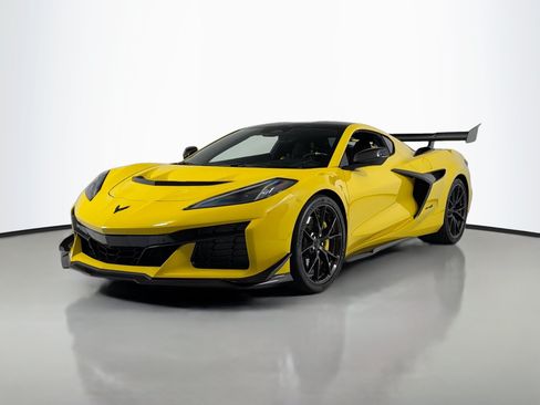 Used 2025 Chevrolet Corvette ZR1 w/ ZR1 Carbon Fiber Aero Package RWD image 2