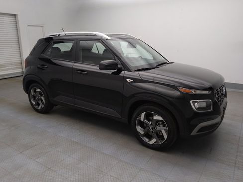 Used 2024 Hyundai Venue SEL image 11