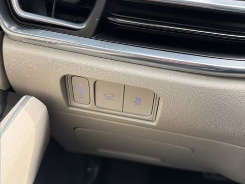 Certified 2025 Kia Sorento SX image 13