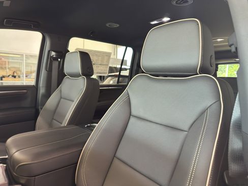 New 2025 Chevrolet Suburban Premier image 4
