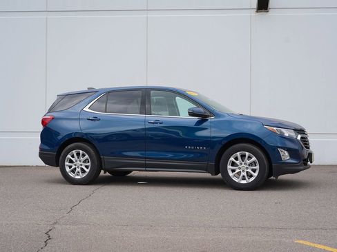 Used 2019 Chevrolet Equinox LT FWD image 2
