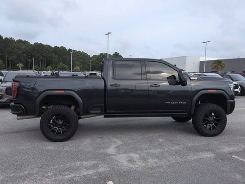 Used 2025 GMC Sierra 2500 AT4X AWD/4WD image 3
