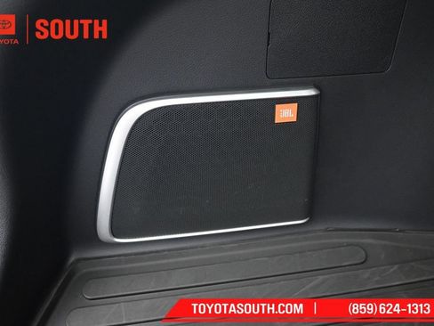 Used 2023 Toyota Venza XLE AWD/4WD image 29