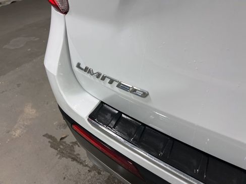 Used 2023 Ford Explorer Limited image 19