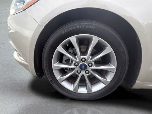 Used 2017 Ford Fusion SE image 17