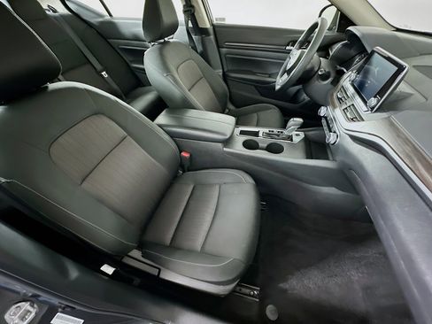 Used 2025 Nissan Altima 2.5 SV image 28