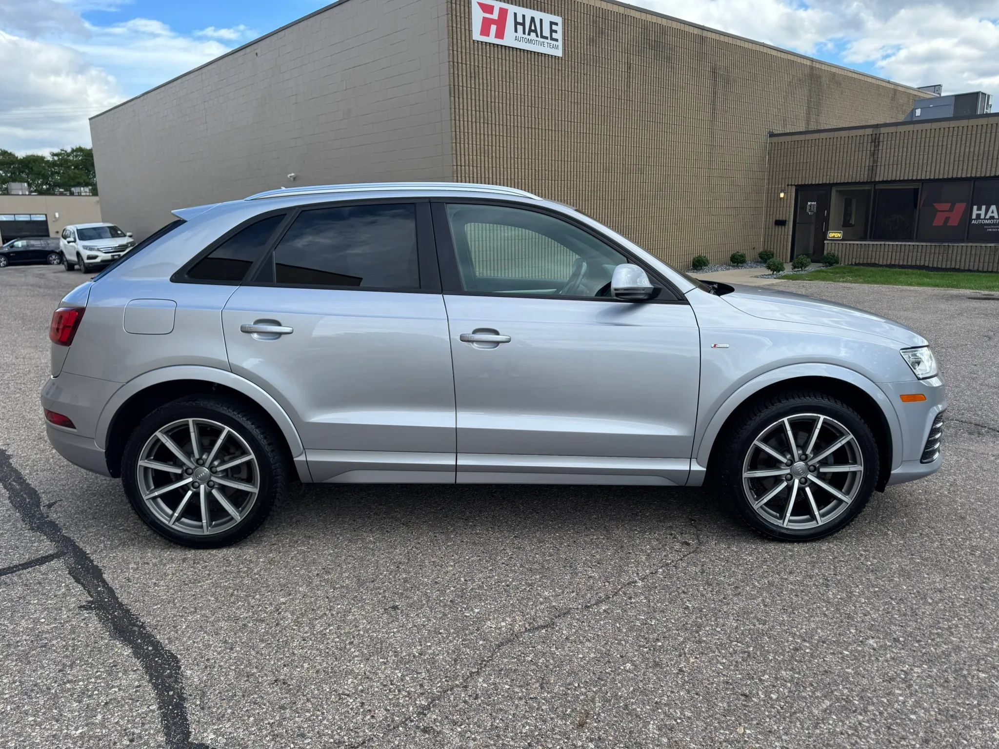 Used 2018 Audi Q3 2.0T Premium w/ Convenience Package AWD/4WD image 11