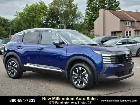 Used 2025 Nissan Kicks SR image 7