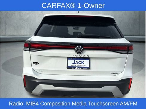 Used 2025 Volkswagen Tiguan SE w/ Panoramic Sunroof Package image 5