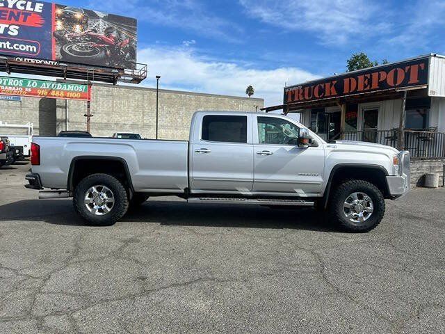 Used 2017 GMC Sierra 3500 SLT w/ Duramax Plus Package AWD/4WD image 8
