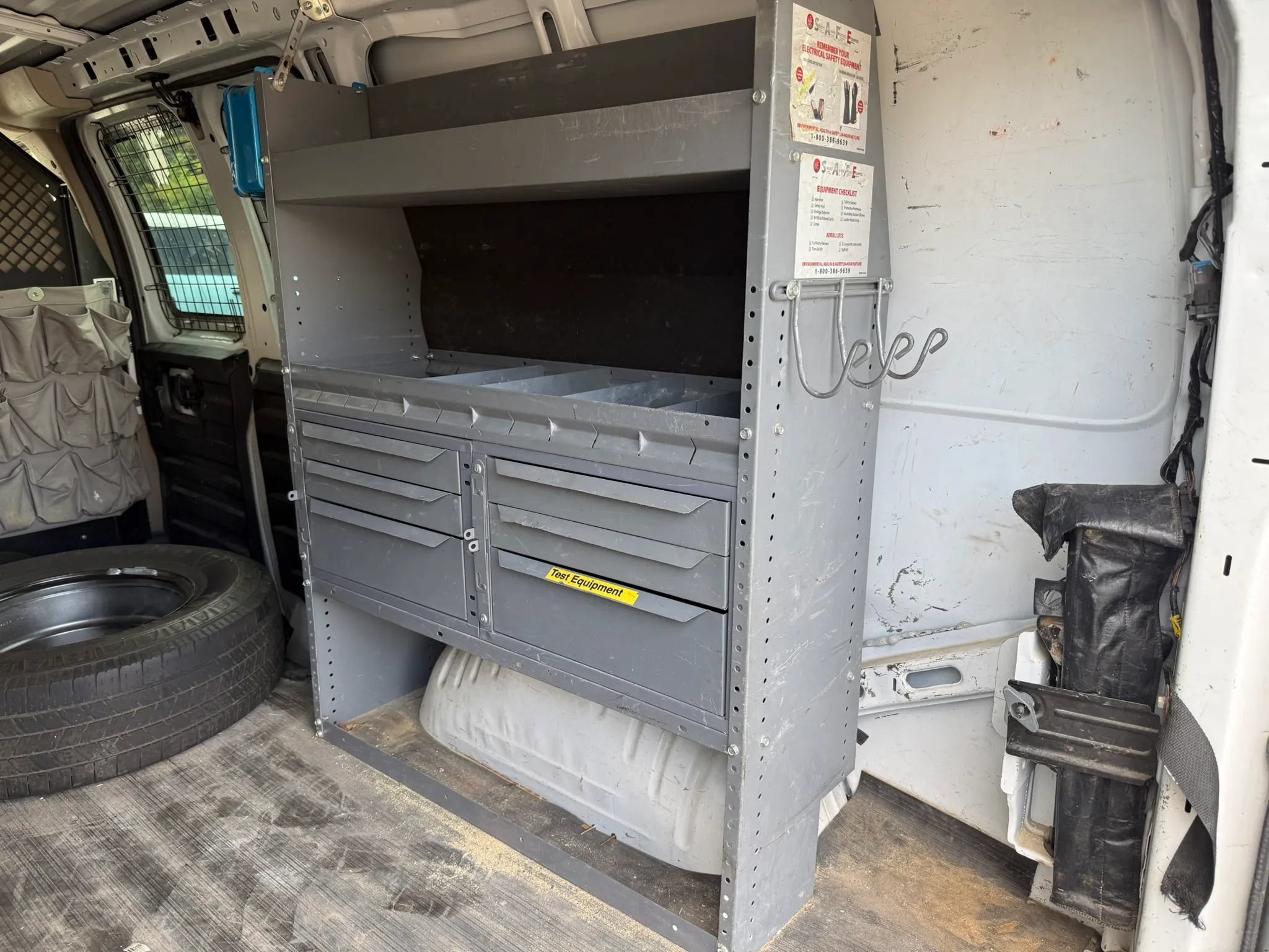 Used 2011 Chevrolet Express 2500 RWD image 16