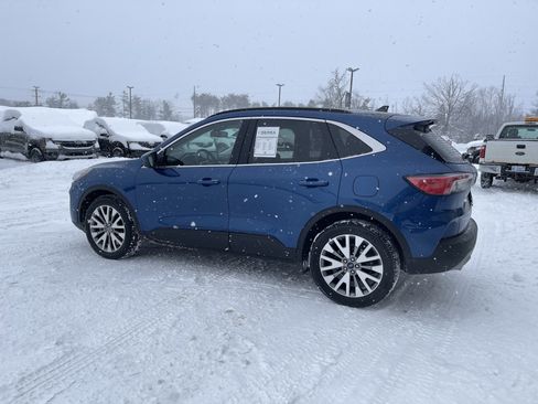 Certified 2022 Ford Escape Titanium image 6