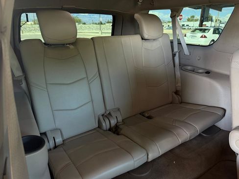 Used 2019 Cadillac Escalade ESV Luxury RWD image 13