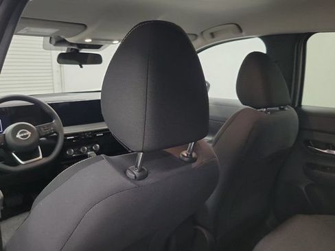 Used 2025 Nissan Kicks SV FWD image 13