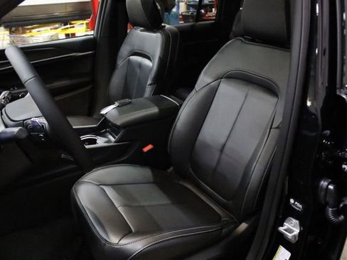 New 2026 Jeep Grand Cherokee Limited image 12