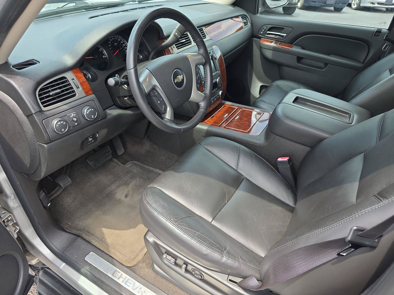 Used 2010 Chevrolet Avalanche LTZ AWD/4WD image 4