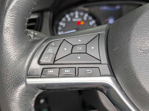 Used 2018 Nissan Rogue SV w/ Premium Package image 33