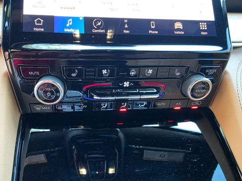 Used 2023 Jeep Grand Cherokee Summit AWD/4WD image 35