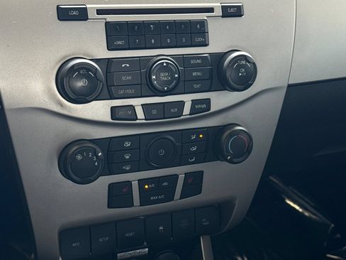 Used 2010 Ford Focus SEL FWD image 18