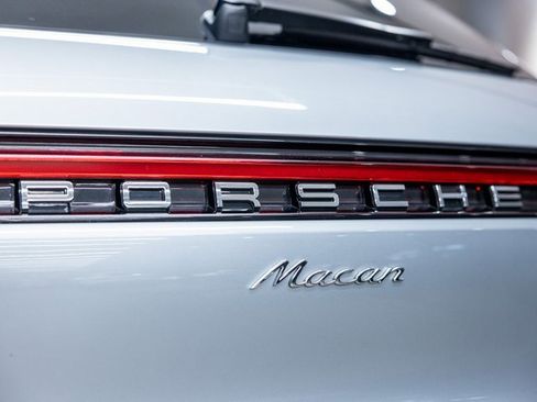 Certified 2025 Porsche Macan image 21