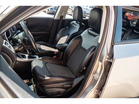 Used 2019 Jeep Compass Latitude w/ Cold Weather Group AWD/4WD image 12