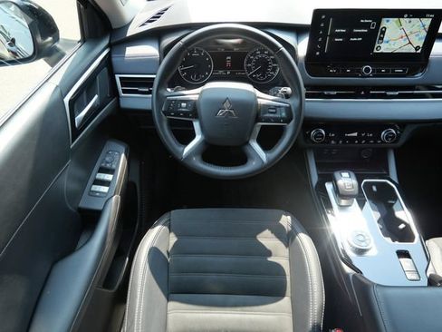 Used 2025 Mitsubishi Outlander SE AWD/4WD image 12