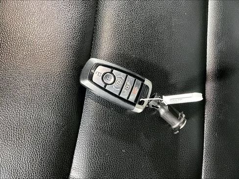 Used 2020 Ford Explorer XLT w/ Equipment Group 202A AWD/4WD image 32