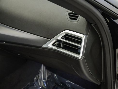 Used 2025 BMW 230i Coupe w/ Convenience Package image 17