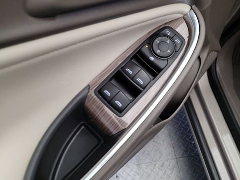 Used 2024 Chevrolet Malibu LT FWD image 27