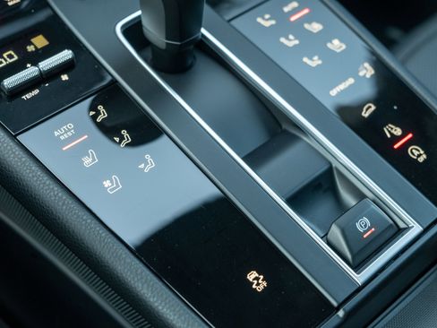 Certified 2026 Porsche Macan AWD/4WD image 27