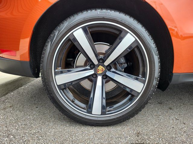 Certified 2023 Porsche Macan AWD/4WD image 13