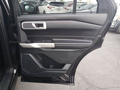 Used 2021 Ford Explorer XLT w/ Equipment Group 202A AWD/4WD image 19
