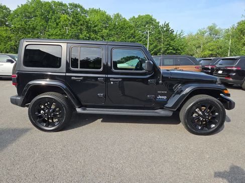 Used 2023 Jeep Wrangler Unlimited Sahara w/ Cold Weather Group AWD/4WD image 3