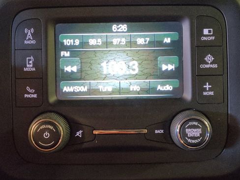 Used 2016 Jeep Renegade Latitude image 25