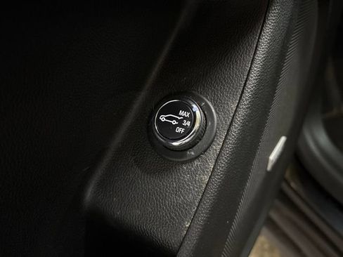 Used 2023 Chevrolet Traverse RS AWD/4WD image 33