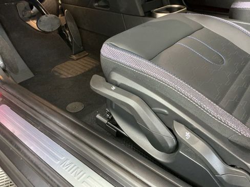 Certified 2025 MINI Cooper 2-Door Hardtop FWD image 18