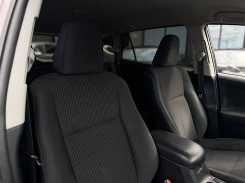 Used 2017 Toyota RAV4 LE w/ Carpet Mat Package AWD/4WD image 19
