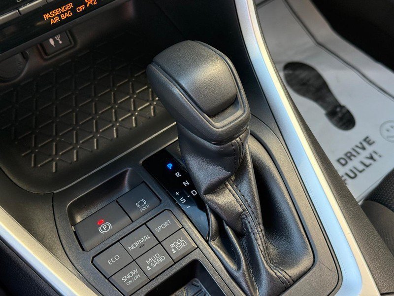 Used 2019 Toyota RAV4 LE w/ All Weather Liner Package AWD/4WD image 27