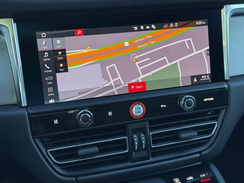 Certified 2025 Porsche Macan image 20