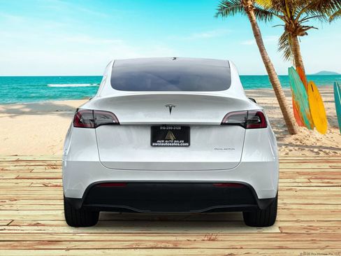 Used 2024 Tesla Model Y Long Range image 5
