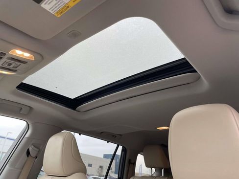 Used 2020 Toyota Highlander XLE image 10