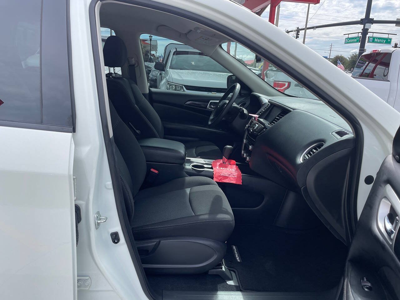 Used 2020 Nissan Pathfinder SV FWD image 4