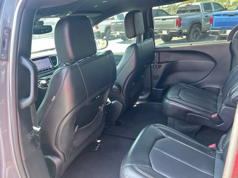 Used 2025 Chrysler Pacifica Select FWD image 33