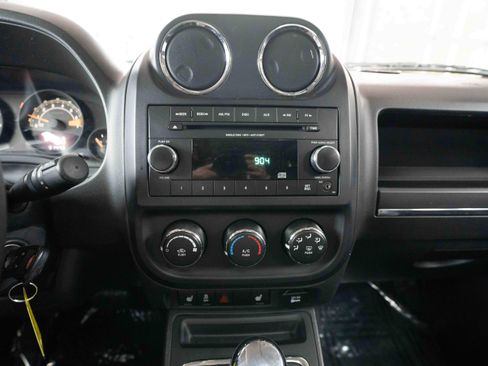 Used 2015 Jeep Patriot High Altitude AWD/4WD image 17